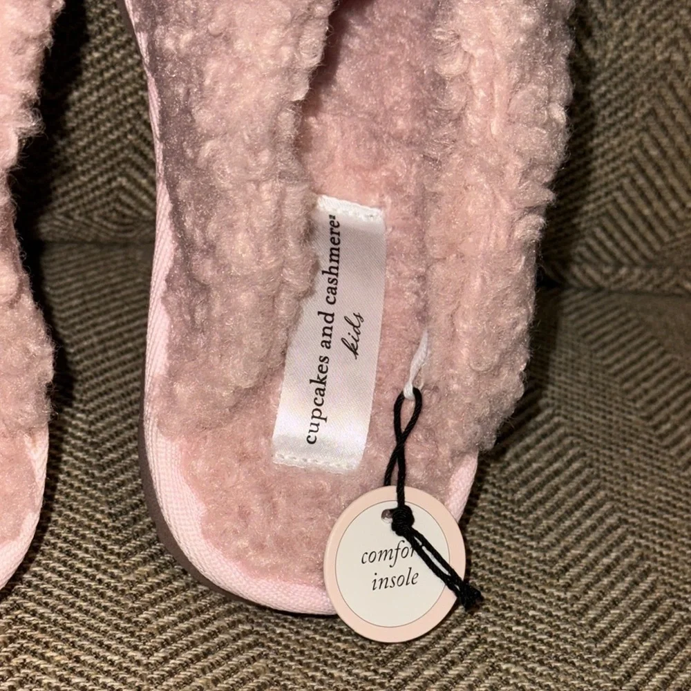 NWT CUPCAKES & CASHMERE KIDS Cozy Pink Slippers Shoes FAUX FUR UPPER (SIZE 3)